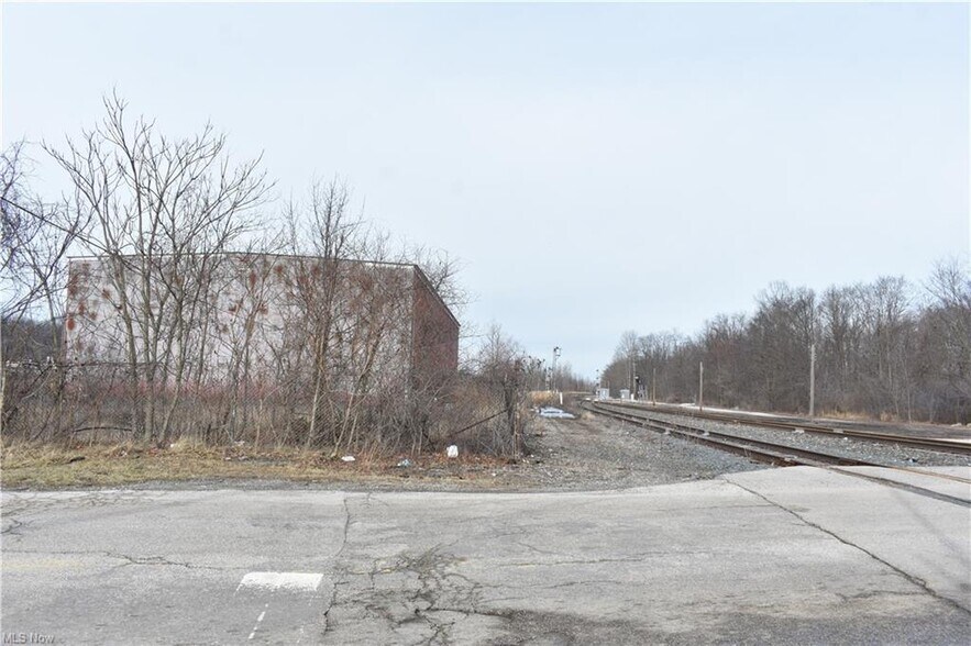 More Photos Of 1015 30th St, Ashtabula Distribution For Sale