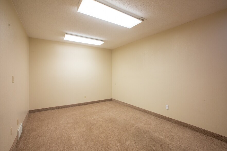 More Photos Of 1411 W Dakota Pkwy, Williston Office For Lease