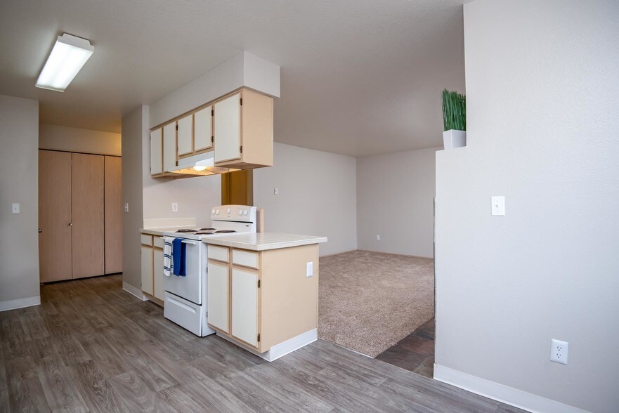 More Photos Of 805 NE Kane Dr, Gresham Apartments For Sale