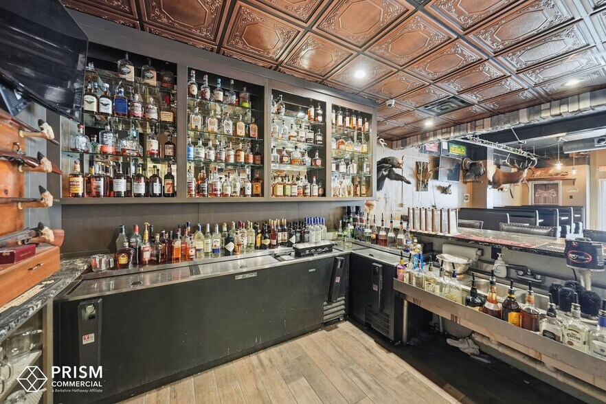 More Photos Of 1332-1336 P St, Lincoln Bar For Sale