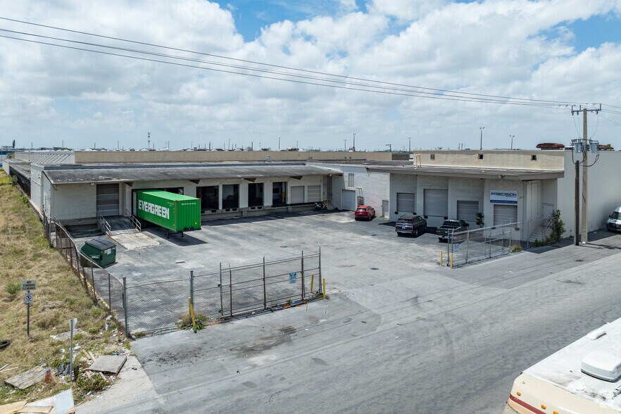 More Photos Of 6695-6699 NW 36th Ave, Miami Light Distribution For Lease