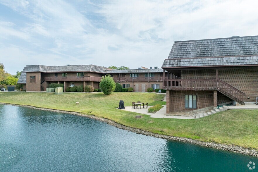 More Photos Of 100 N Atkinson Rd, Grayslake Office For Lease