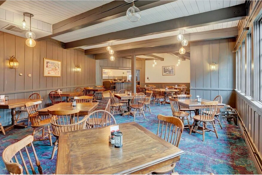 More Photos Of 428 Moseywood Rd, Lake Harmony Hotel For Sale