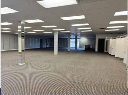 More Photos Of 2472 Gulf To Bay Blvd, Clearwater Storefront Retail Office For Lease