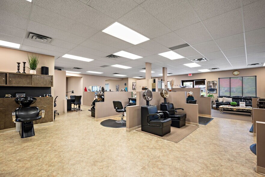 More Photos Of 325-337 NW Northdale Blvd, Coon Rapids Freestanding For Sale