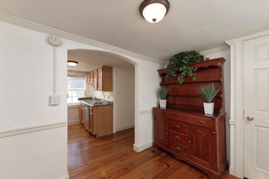 More Photos Of 17 S Madison St, Middleburg Storefront Retail Residential For Sale