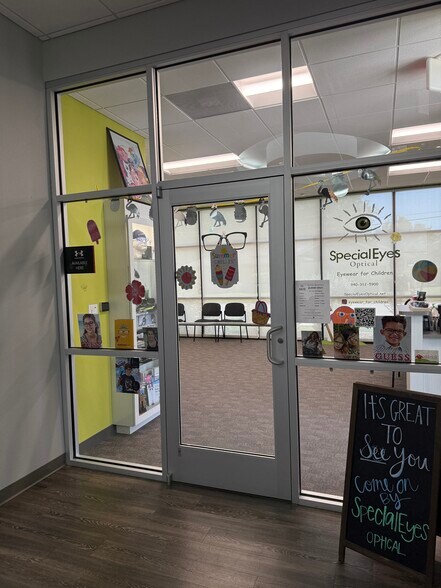 More Photos Of 2212 Emery St, Denton Medical For Sale