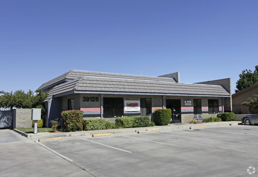 More Photos Of 39126-39130 3rd St E, Palmdale Service For Sale