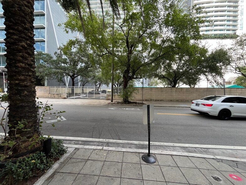 More Photos Of 50 SW 12th St, Miami Hotel For Lease