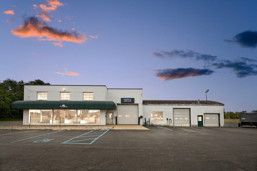 Primary Photo Of 6736 Us Highway 12, Three Oaks Auto Dealership For Sale