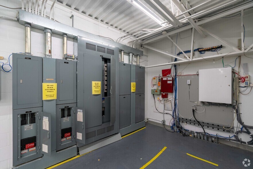 More Photos Of 800 N Orange Ave, Green Cove Springs Freestanding For Lease