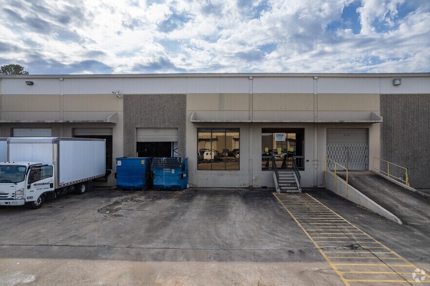 More Photos Of 9200-9230 Baythorne Dr, Houston Unknown For Lease