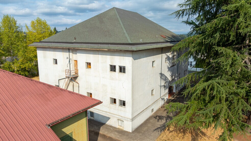 More Photos Of 229 E Monroe St, Carlton Apartments For Sale