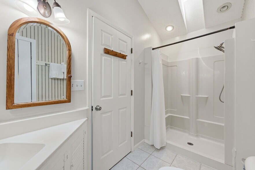 More Photos Of 508 Church St, Oriental Hospitality For Sale