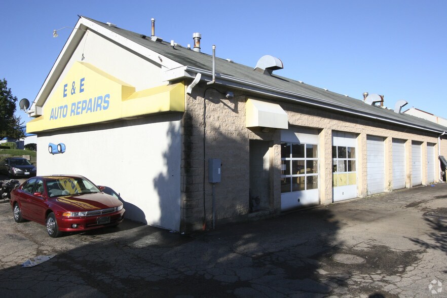 More Photos Of 1046 Lake St, Roselle Auto Repair For Sale