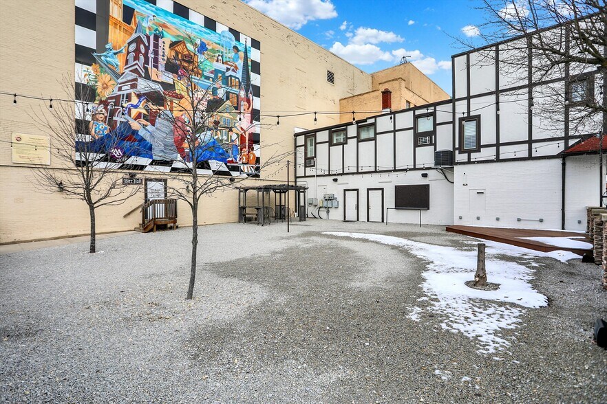 More Photos Of 35 S Main St, Batesville Warehouse For Sale
