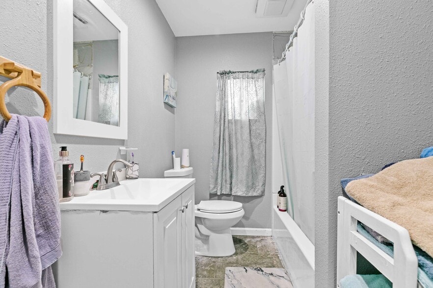 More Photos Of 7317 Clybourn Ave, Sun Valley Contractor Storage Yard For Sale