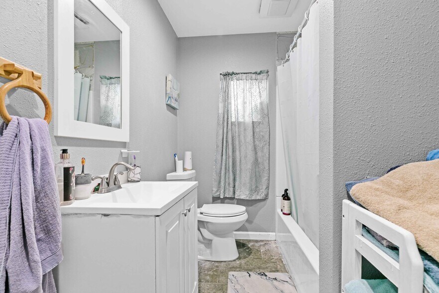 More Photos Of 7317 Clybourn Ave, Sun Valley Contractor Storage Yard For Sale