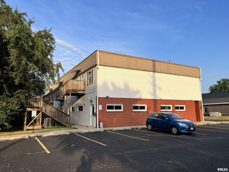 More Photos Of 987 Clock Tower Dr, Springfield Apartments For Sale