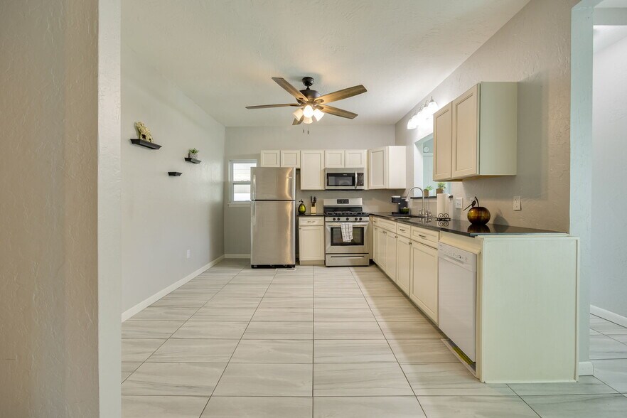 More Photos Of 1810 NW 11th St, Oklahoma City Multifamily For Sale