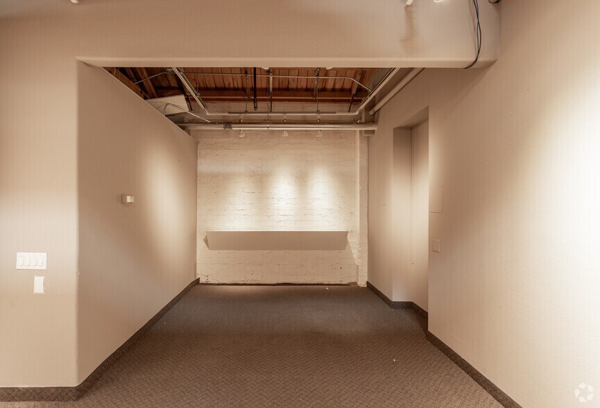 More Photos Of 1090 N Palm Canyon Dr, Palm Springs Loft Creative Space For Lease