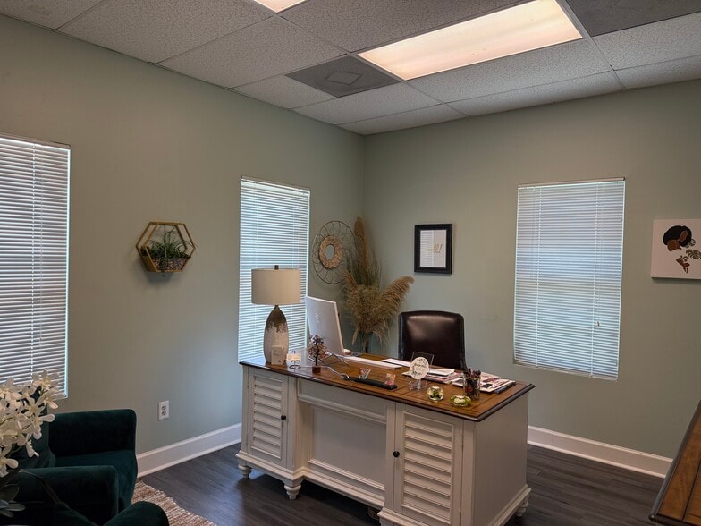 More Photos Of 1147 Cully Rd, Cordova Office For Lease