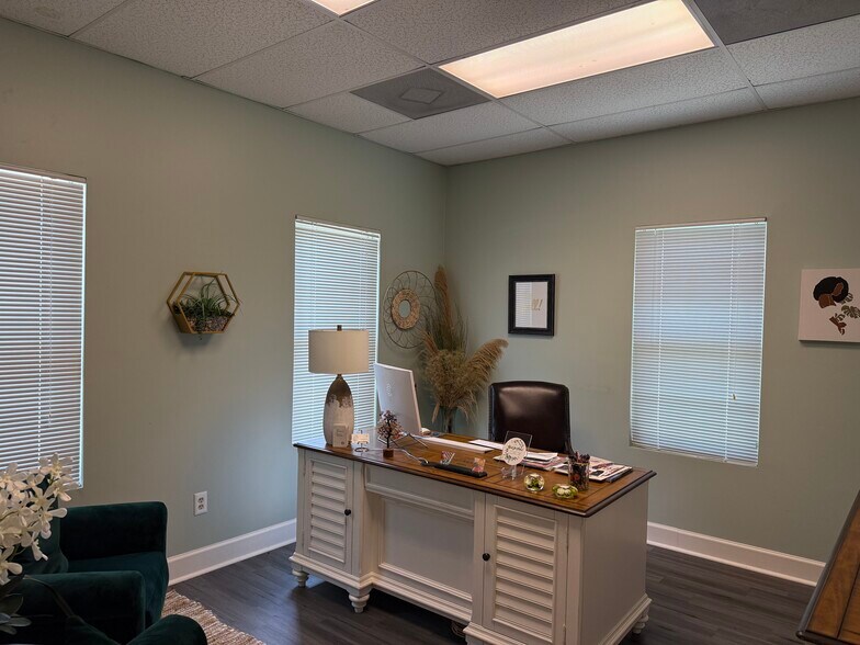 More Photos Of 1147 Cully Rd, Cordova Office For Lease