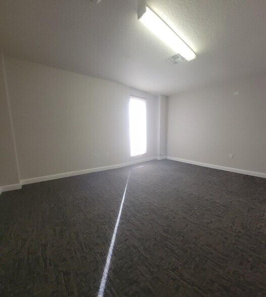 More Photos Of 7910 N Tamiami Trl, Sarasota Office For Lease
