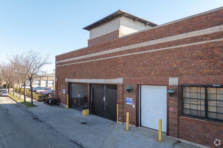 More Photos Of 3033 N Knox Ave, Chicago Warehouse For Lease