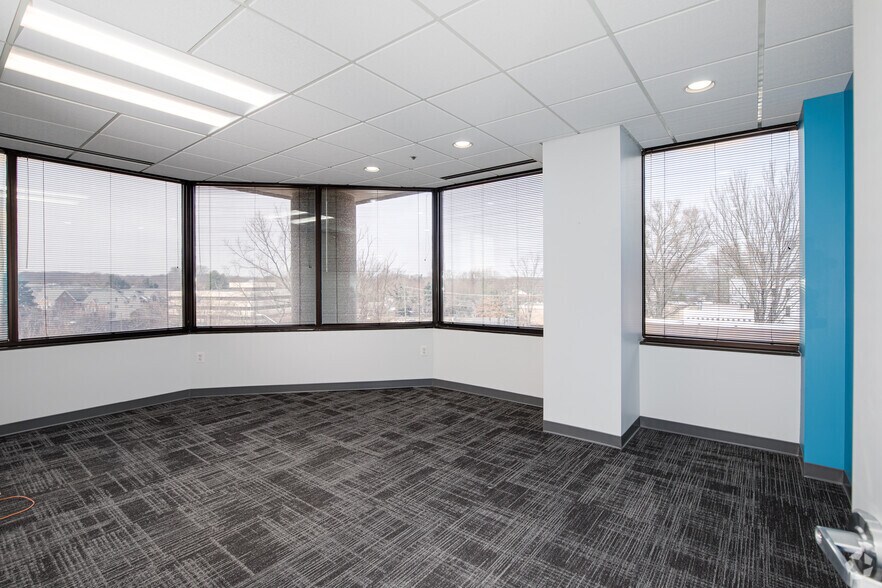 More Photos Of 1320 Old Chain Bridge Rd, McLean Office For Lease