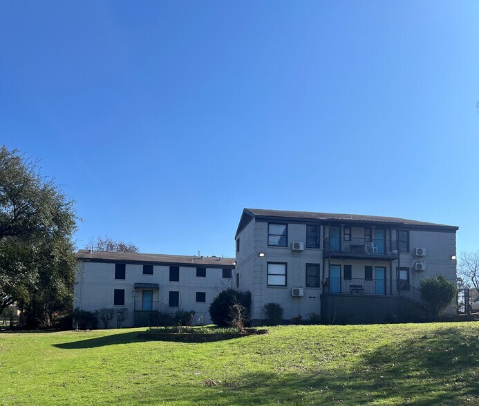 More Photos Of 2401 Berwick Ave, Dallas Apartments For Sale