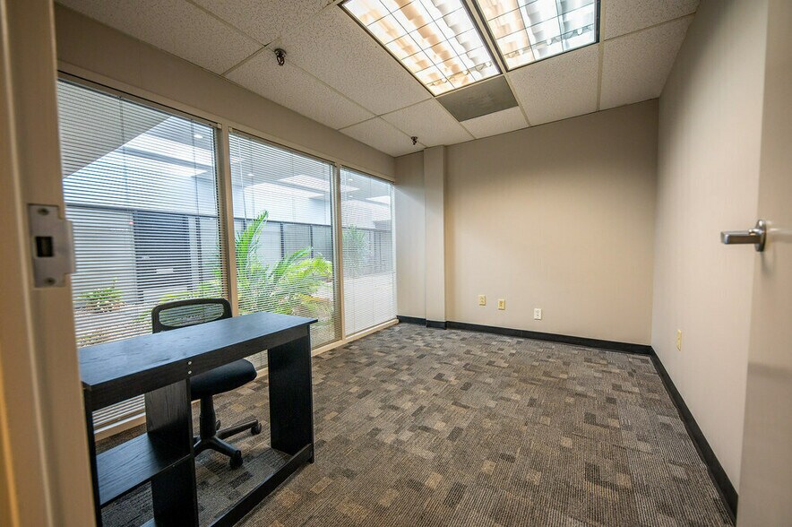 More Photos Of 13975 Manchester Rd, Manchester Medical For Lease