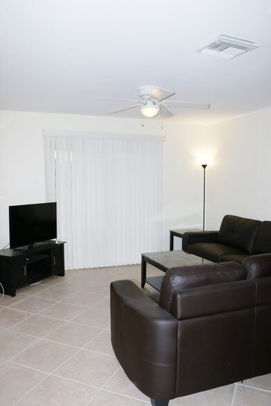 More Photos Of 860 NW River Shores Blvd, Stuart Apartments For Sale