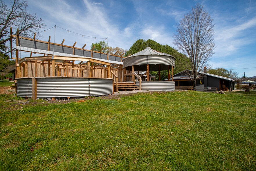 More Photos Of 3804 Wears Valley Rd, Sevierville Hotel For Sale