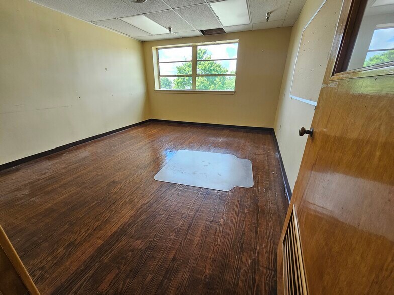 More Photos Of 1225 7th St, Columbus Manufacturing For Lease