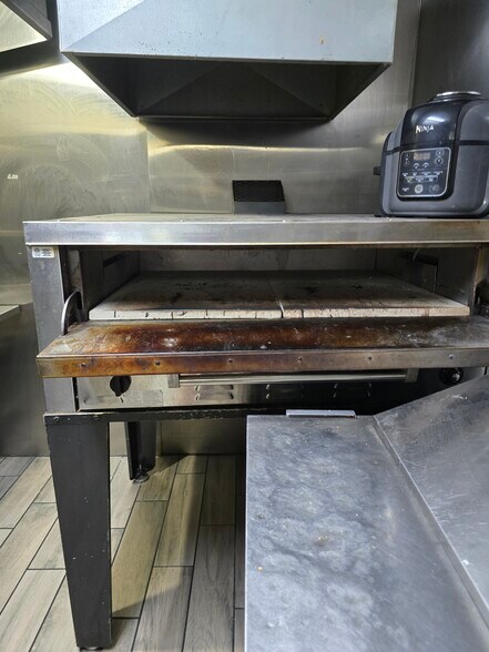 More Photos Of 301 W Main St, Avondale Restaurant For Lease