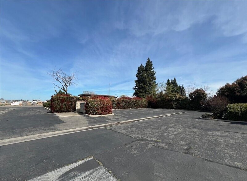 More Photos Of 2120 Wardrobe Ave, Merced Warehouse For Lease