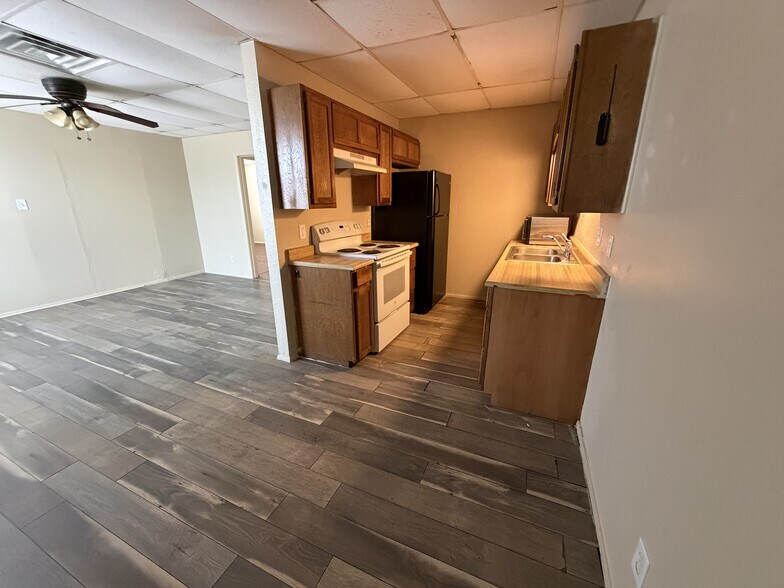 More Photos Of 7413 Wichita St, Fort Worth Self Storage For Lease