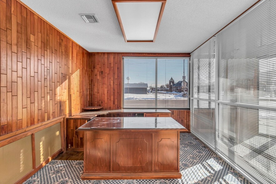 More Photos Of 112 S Pine St, Norborne Bank For Sale