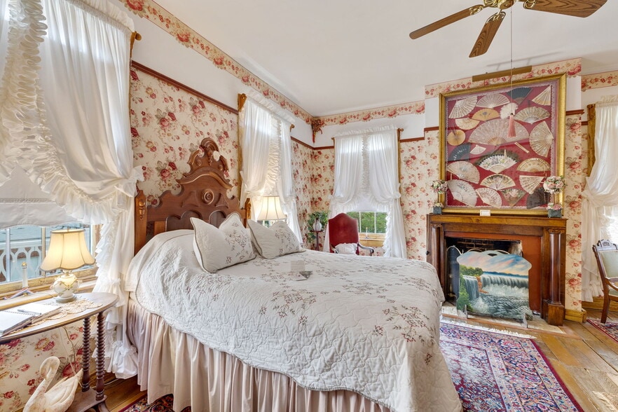 More Photos Of 146 S 3rd St, Ste Genevieve Hospitality For Sale