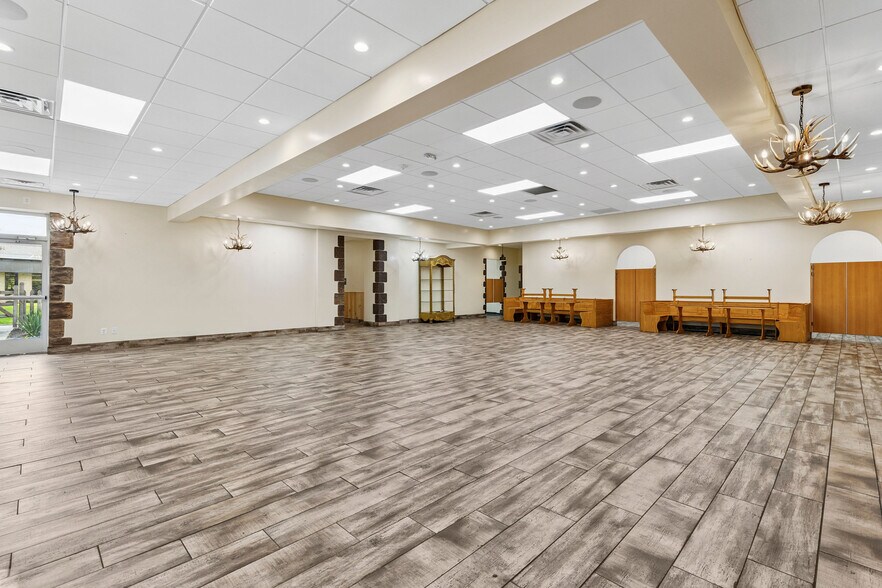 More Photos Of 102 N Rogers St, Aberdeen Restaurant For Sale