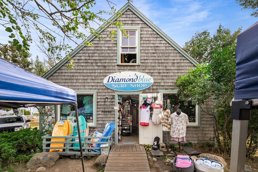 More Photos Of 442 Dodge St, New Shoreham Freestanding For Sale