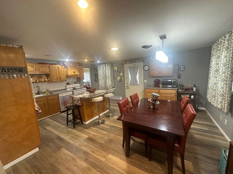 More Photos Of 810 E US Hwy 275, Ewing Hotel For Sale