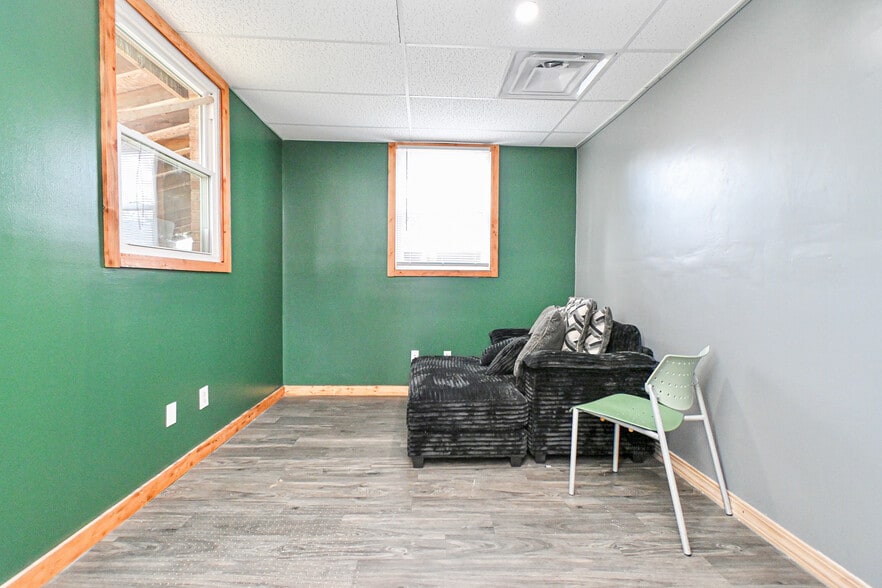 More Photos Of 8240 Clara Ave, Cincinnati Office For Sale