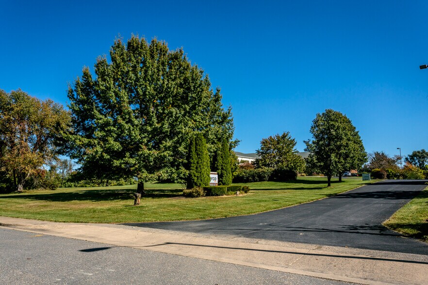 More Photos Of 1450 Technology Dr, Harrisonburg Office For Sale