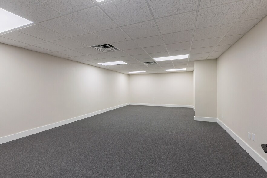 More Photos Of 4200-4202 Wiley Post Rd, Addison Warehouse For Sale