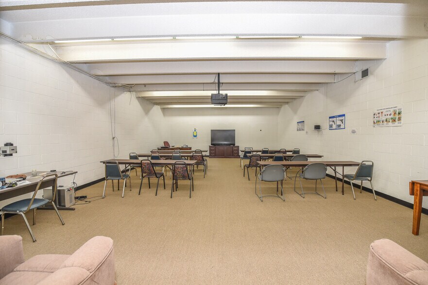 More Photos Of 208 N Main St, Ashland City Freestanding For Sale