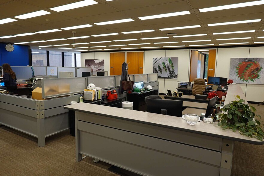 More Photos Of 2141 NW 25th Ave, Portland Office For Sale