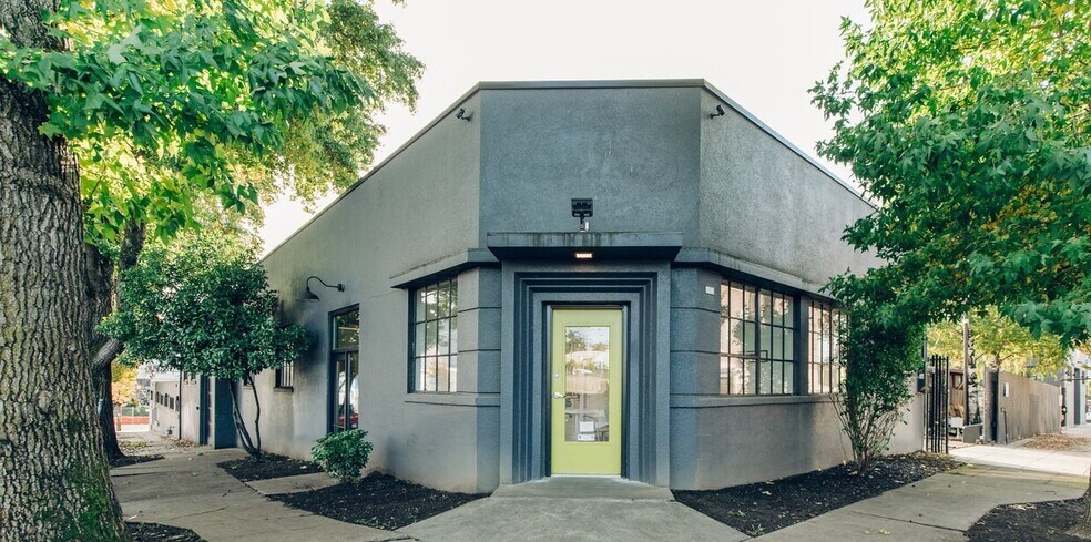 Primary Photo Of 840 SE Washington St, Portland Loft Creative Space For Sale