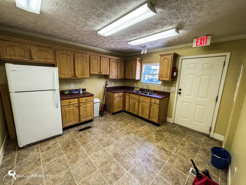 More Photos Of 201 E Clinton St, Gray Office For Sale